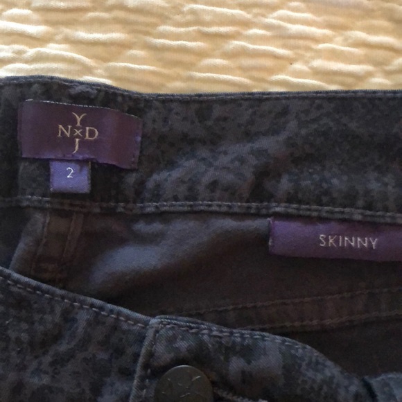NYDJ black/gray  animal print skinny jeans, size 2 - Picture 3 of 7